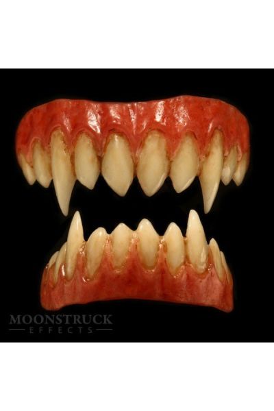 Dientes de aliento de fuego Moonstruck